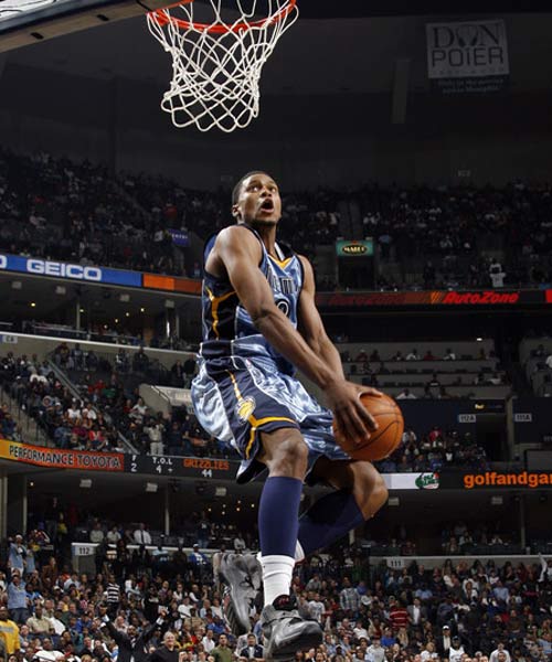 篮下惊雷！盖耶如天神下凡，单臂隔防引爆暴力美学补扣