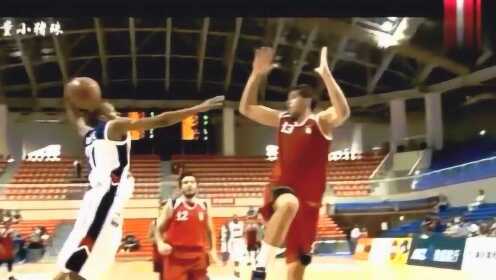 太逆天了！盖耶飞身单臂隔人补扣，这球能载入史册的经典时刻！