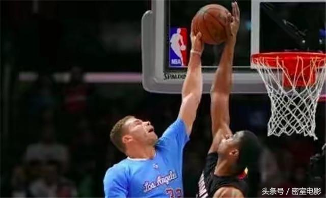 太逆天了！盖耶飞身单臂隔人补扣，铸就篮坛永恒经典时刻！