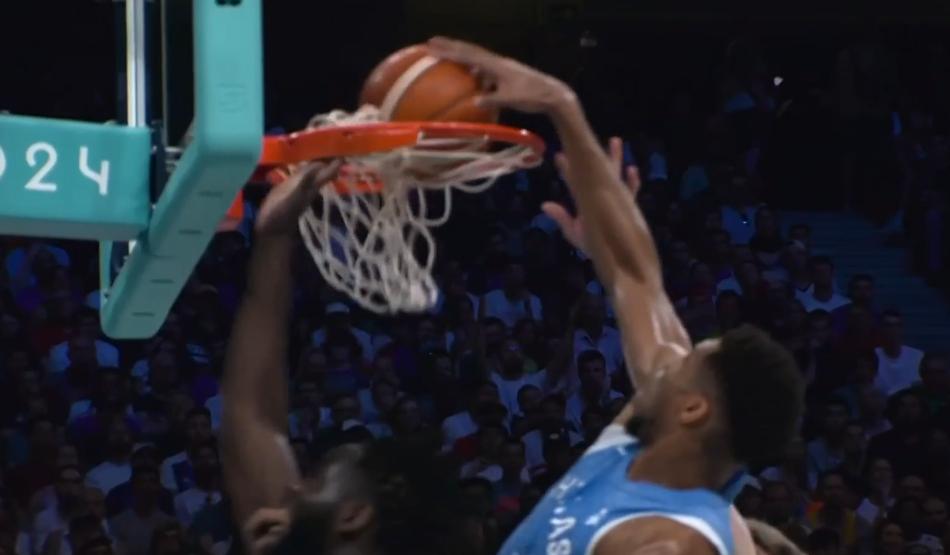 震撼全场！盖耶惊天切入补扣 单臂隔防演绎暴力美学