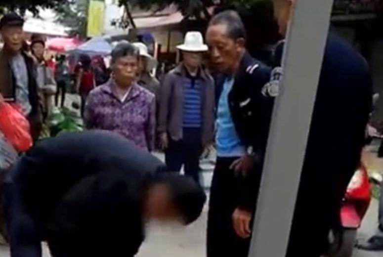 老人被城管推倒后离世？警方通报来了，还原事件经过，排除城管推倒致亡