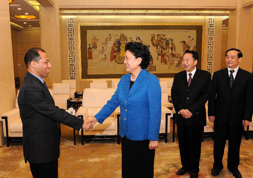 王毅同韩国外长赵显通通电话 强调推动中韩关系健康稳定发展