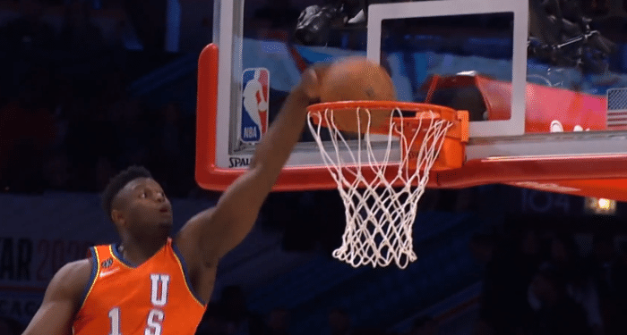 绝绝子！盖耶单臂隔人炸裂补扣 震撼全场炸裂篮筐